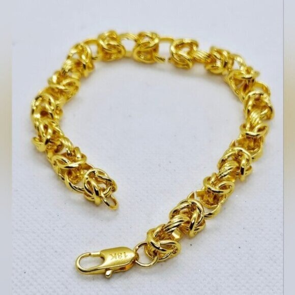 18K Gold Plated Royal Mesh Bracelet - Picture 2 of 6